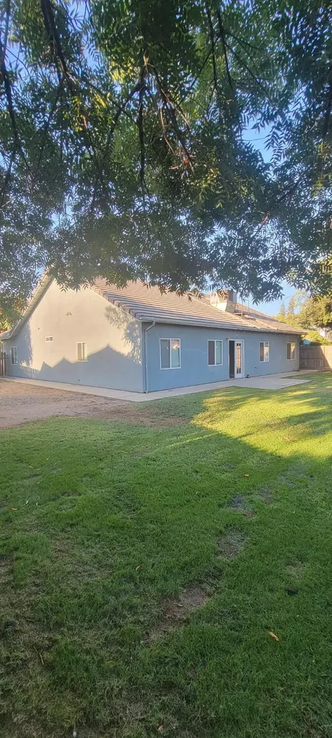 529 E Ferguson Ct, Visalia, CA 93292 photo 28