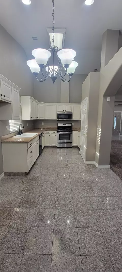 529 E Ferguson Ct, Visalia, CA 93292 photo 10