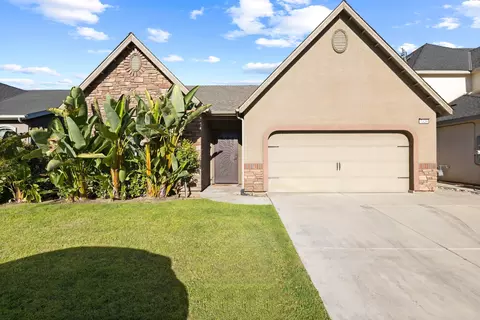 7326 N Lacey Dr, Fresno, CA 93722