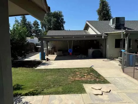 414 E Chevy Chase Dr, Tulare, CA 93274 photo 13