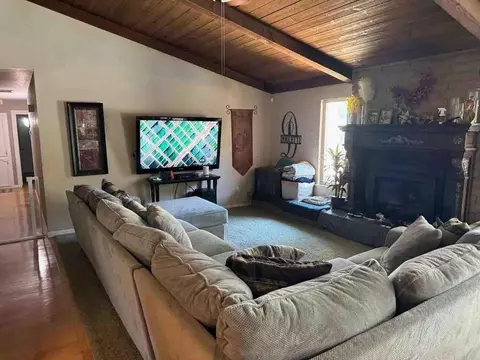 414 E Chevy Chase Dr, Tulare, CA 93274 photo 2