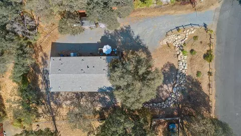 40798 Meadow Dr, Three Rivers, CA 93271 photo 4