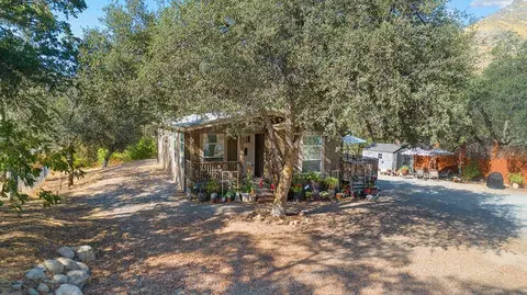 40798 Meadow Dr, Three Rivers, CA 93271