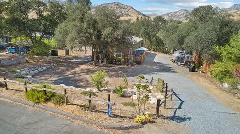 40798 Meadow Dr, Three Rivers, CA 93271 photo 3