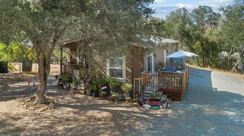 40798 Meadow Dr, Three Rivers, CA 93271 photo 2