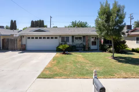 1013 W Madalyn Ave, Tulare, CA 93274