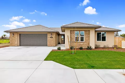 1943 E San Gregorio St, Tulare, CA 93274