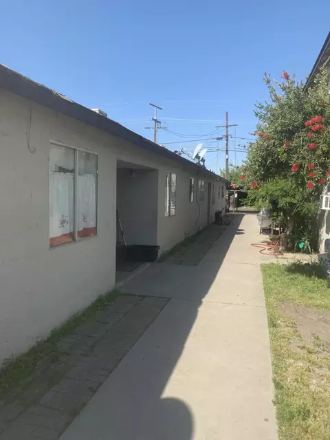 209 S B St, Porterville, CA 93257