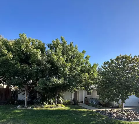 527 W Magnolia Ave, Hanford, CA 93230
