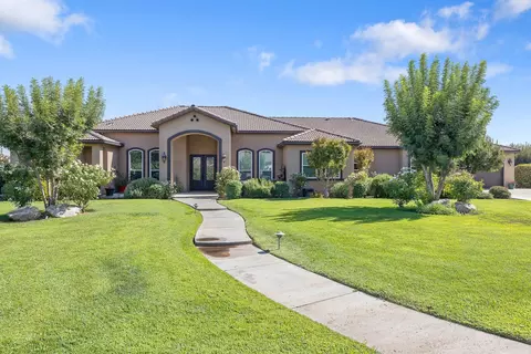 2164 W Benton Ct, Exeter, CA 93221