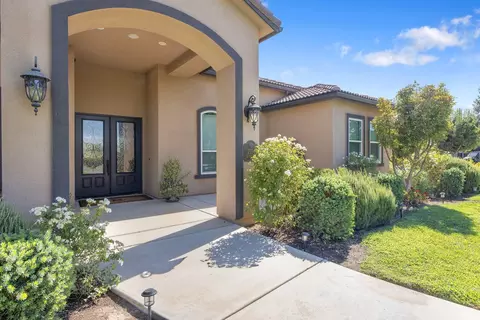Exterior - 2164 W Benton Ct, Exeter, CA 93221 photo 7 of 27