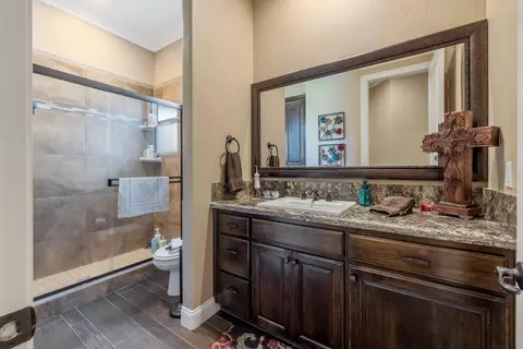 Bath - 2164 W Benton Ct, Exeter, CA 93221 photo 2 of 7