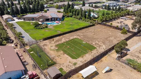 View/Area - 2164 W Benton Ct, Exeter, CA 93221 photo 3 of 13