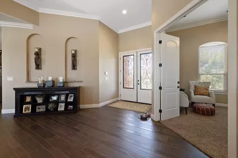 Entry Way - 2164 W Benton Ct, Exeter, CA 93221 photo 3 of 11