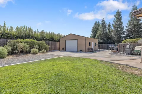 Exterior - 2164 W Benton Ct, Exeter, CA 93221 photo 18 of 27
