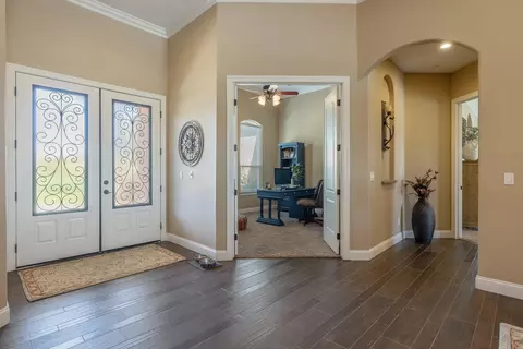 Entry Way - 2164 W Benton Ct, Exeter, CA 93221 photo 2 of 11