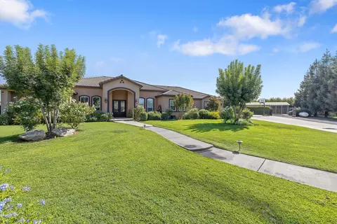Exterior - 2164 W Benton Ct, Exeter, CA 93221 photo 2 of 27