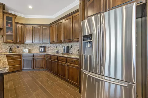 Kitchen - 2164 W Benton Ct, Exeter, CA 93221 photo 7 of 8