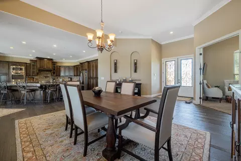 Dining - 2164 W Benton Ct, Exeter, CA 93221 photo 2 of 5