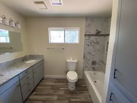 Bath - 43777 Kaweah River Dr, Three Rivers, CA 93271 photo 8 of 9
