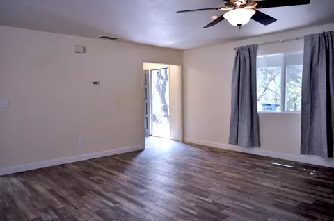Living - 43777 Kaweah River Dr, Three Rivers, CA 93271 photo 3 of 6