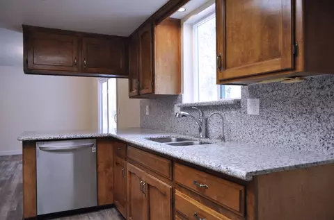 Kitchen - 43777 Kaweah River Dr, Three Rivers, CA 93271 photo 3 of 4