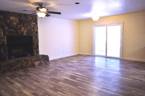 Living - 43777 Kaweah River Dr, Three Rivers, CA 93271 photo 2 of 6