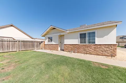 1182 Cabrillo Dr, Tulare, CA 93274