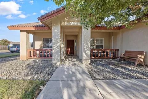 824 S Arroyo St, Visalia, CA 93292