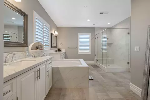 Bath - 216 Pinnacle Dr, Madera, CA 93636 photo 8 of 12