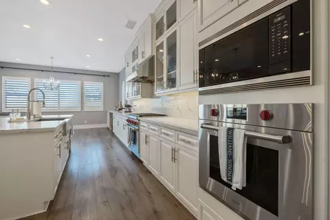 Kitchen - 216 Pinnacle Dr, Madera, CA 93636 photo 6 of 9