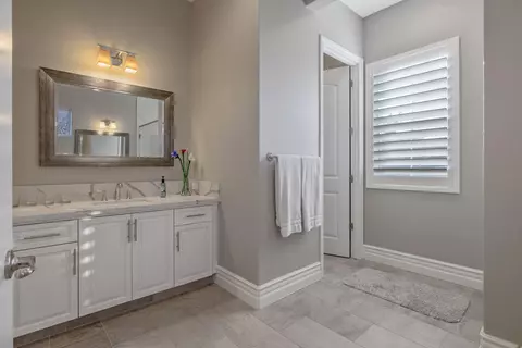 Bath - 216 Pinnacle Dr, Madera, CA 93636 photo 4 of 12