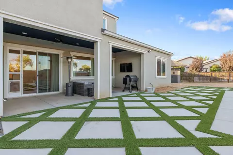 Exterior - 216 Pinnacle Dr, Madera, CA 93636 photo 6 of 20