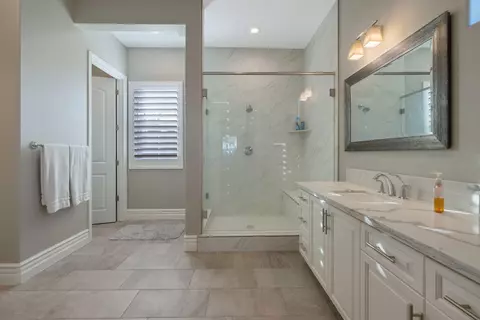 Bath - 216 Pinnacle Dr, Madera, CA 93636 photo 2 of 12