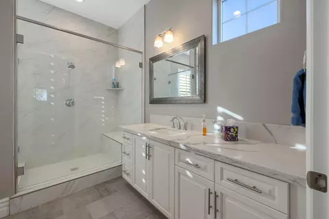 Bath - 216 Pinnacle Dr, Madera, CA 93636 photo 3 of 12