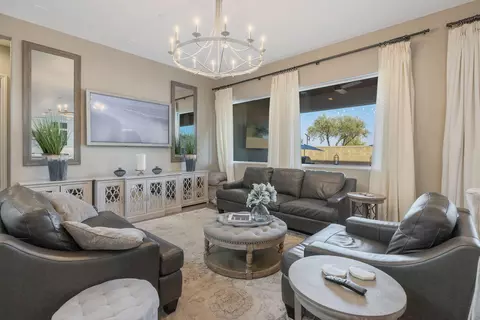 Living - 216 Pinnacle Dr, Madera, CA 93636 photo 2 of 4
