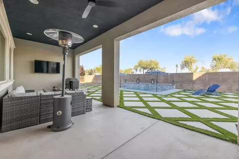 Exterior - 216 Pinnacle Dr, Madera, CA 93636 photo 9 of 20