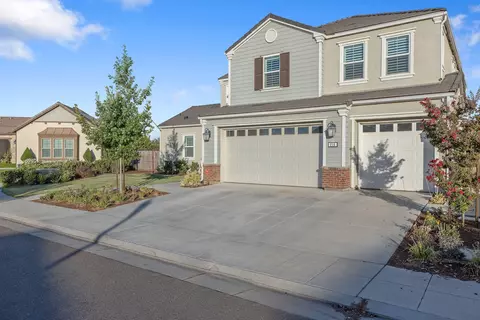 Exterior - 216 Pinnacle Dr, Madera, CA 93636 photo 2 of 20