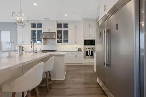 Kitchen - 216 Pinnacle Dr, Madera, CA 93636 photo 8 of 9