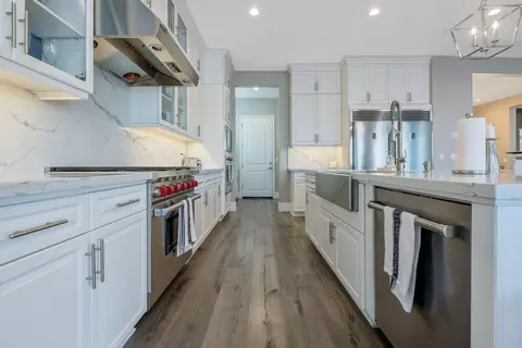Kitchen - 216 Pinnacle Dr, Madera, CA 93636 photo 5 of 9