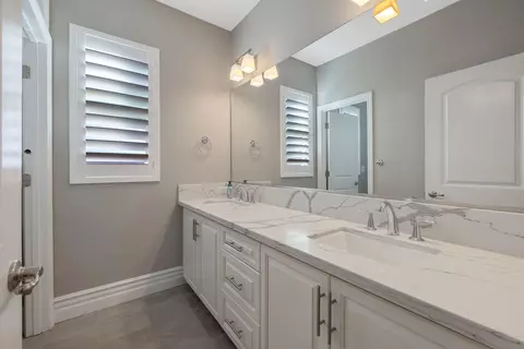 Bath - 216 Pinnacle Dr, Madera, CA 93636 photo 6 of 12