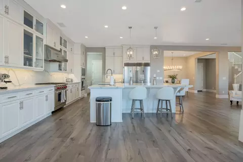 Kitchen - 216 Pinnacle Dr, Madera, CA 93636 photo 4 of 9
