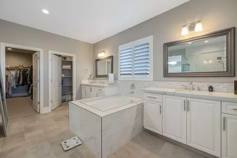 Bath - 216 Pinnacle Dr, Madera, CA 93636 photo 10 of 12