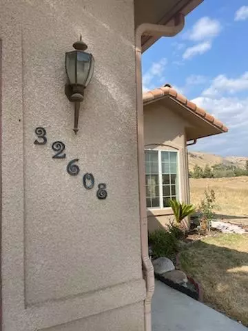 32608 Irish Ln, Springville, CA 93265