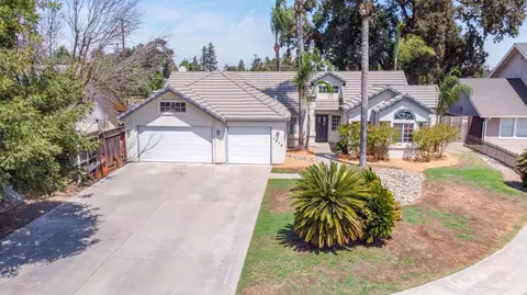 1918 E Parrish Ct, Visalia, CA 93292