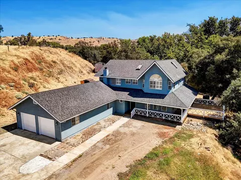 33120 Globe Dr, Springville, CA 93265