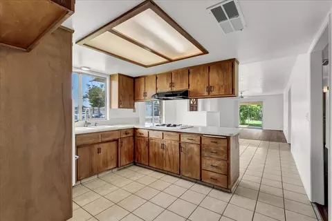 1044 E Cedar Ave, Tulare, CA 93274 photo 13