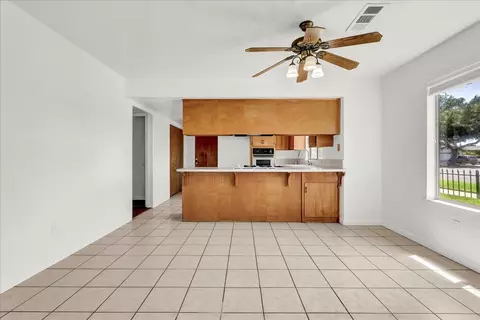 1044 E Cedar Ave, Tulare, CA 93274 photo 4