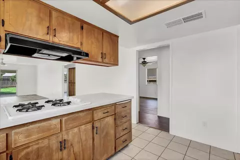 1044 E Cedar Ave, Tulare, CA 93274 photo 9