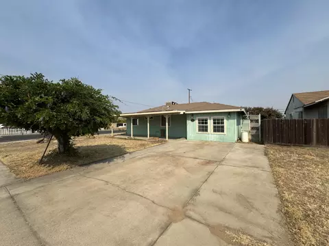 1076 N Hemlock Ave, Reedley, CA 93654